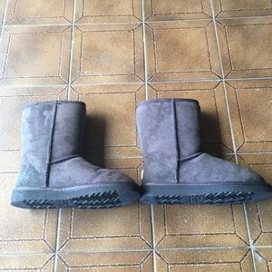 Women’s Classic Short Brown Boots Model 5825